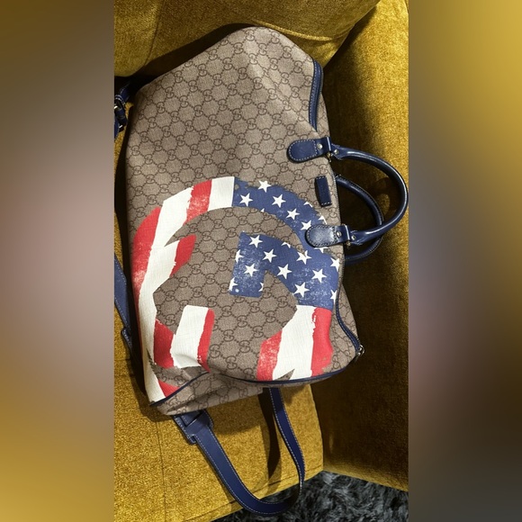 Gucci duffel bag/travel. Good for vacation/weekend getaway. unisex item. - Picture 2 of 9